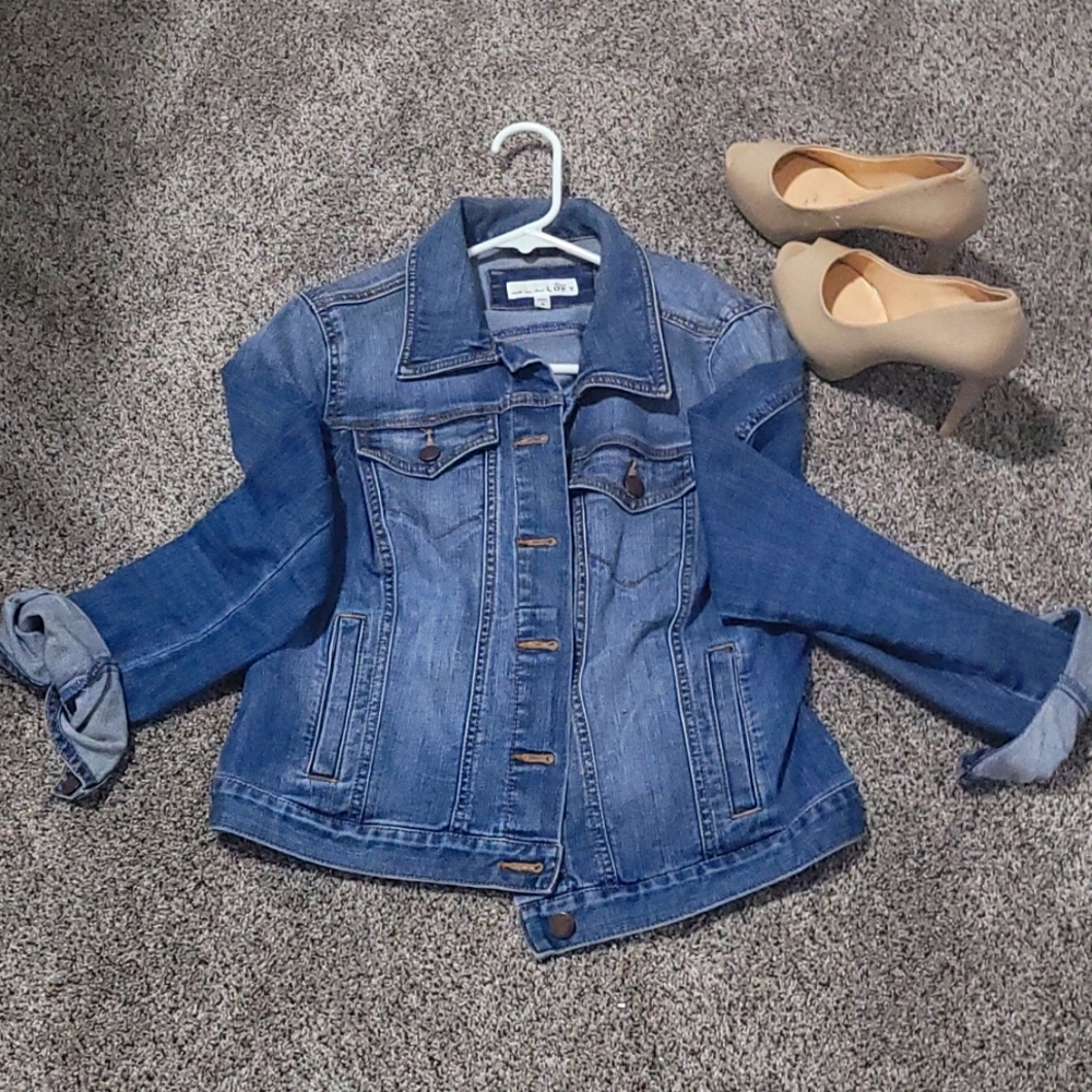 💙💙 Ann Taylor Loft Jean Jacket, Small